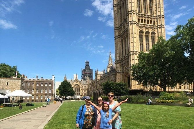 the-heart-of-westminster-private-2-hour-black-cab-tour-in-london