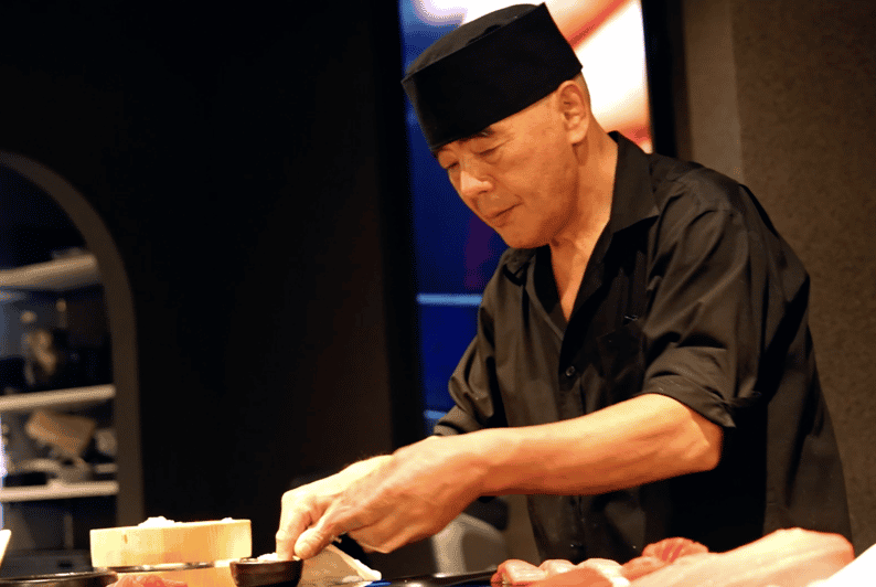 tokyo-roppongi-tuna-cutting-show-and-sushi-tasting5pieces