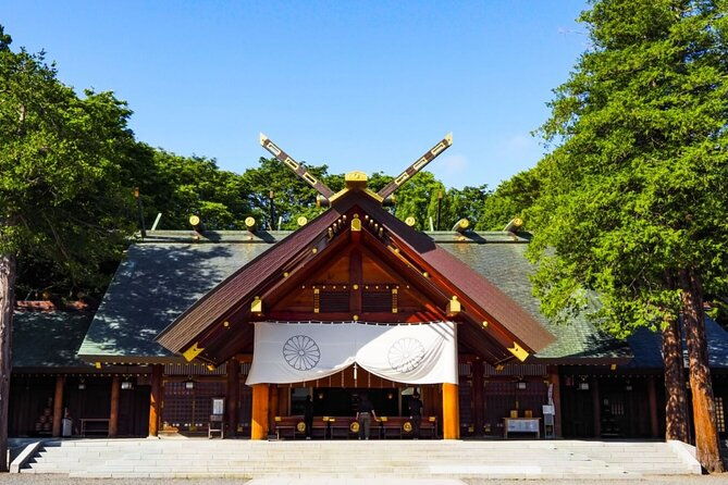 tour-in-sapporo-shrine-fish-market-and-shiroi-koibito-park