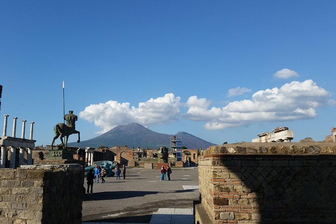 tour-in-the-ruins-of-pompeii-with-an-archaeologist