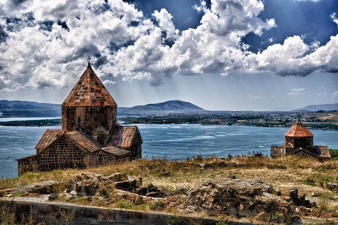 transfer-from-yerevan-to-tbilisi-with-2-sightseeing-stops