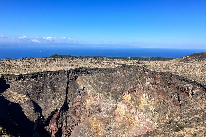 trekking-volcanic-island-in-izu-oshima