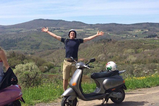 tuscany-vespa-tour-lunch-wine-tasting-countryside-roads