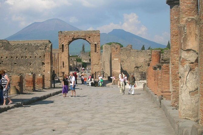visit-in-pompeii-pompeii-private-tour-with-ada