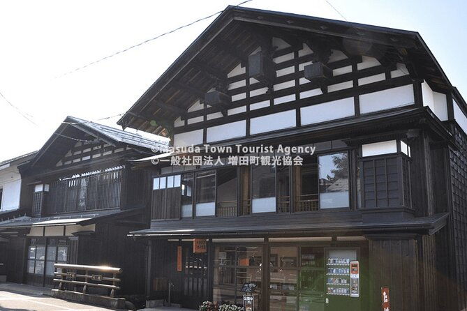 walking-tour-of-wealthy-merchants-storehouses-in-akita