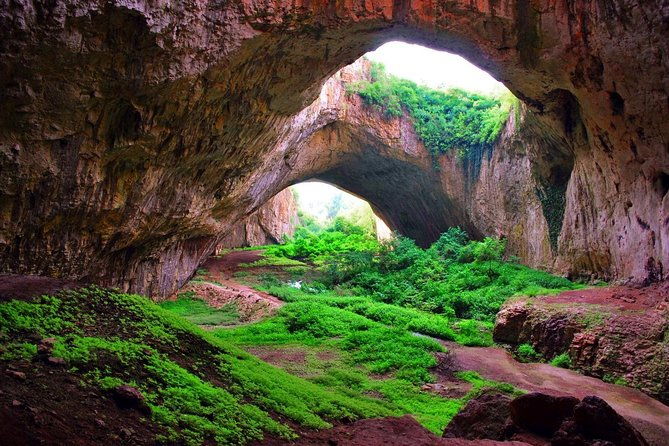 3-caves-tour-saeva-dupka-eyes-of-god-cave-devetashka-cave