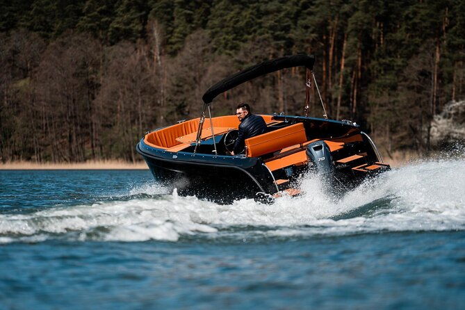 3-hours-private-boat-tour-in-subacco-lake-como