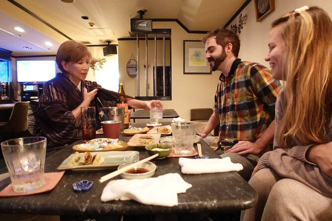 3-hours-private-food-and-walking-tour-to-snack-bar-in-nakasu