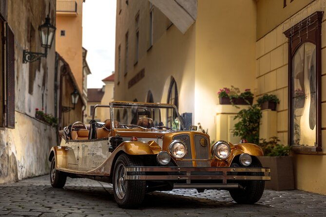 1-hour-old-timer-convertible-prague-sightseeing-tour
