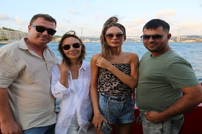 2-hours-bosphorus-cruise-boat-tour-in-istanbul