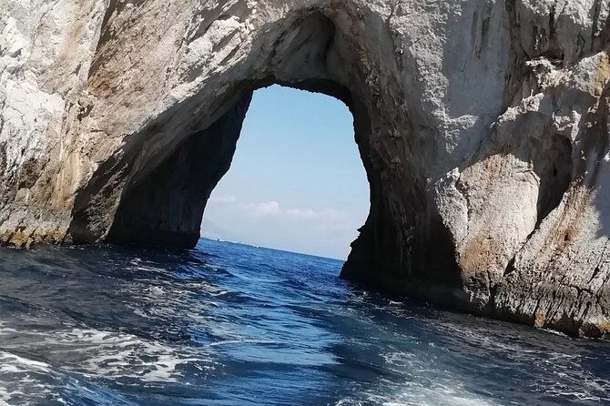 3-hours-private-capri-by-boat-for-couples