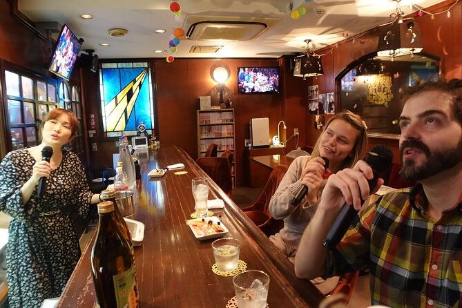 3-hours-private-food-and-walking-tour-to-snack-bar-in-nakasu