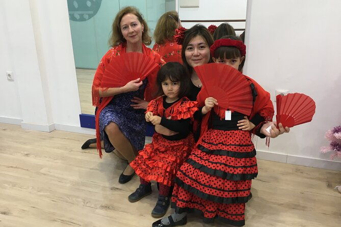 45-minutes-flamenco-dance-class-for-family-in-malaga