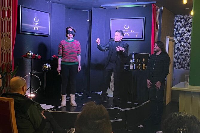 90-minute-family-close-up-magic-and-illusionism-show-in-blackpool