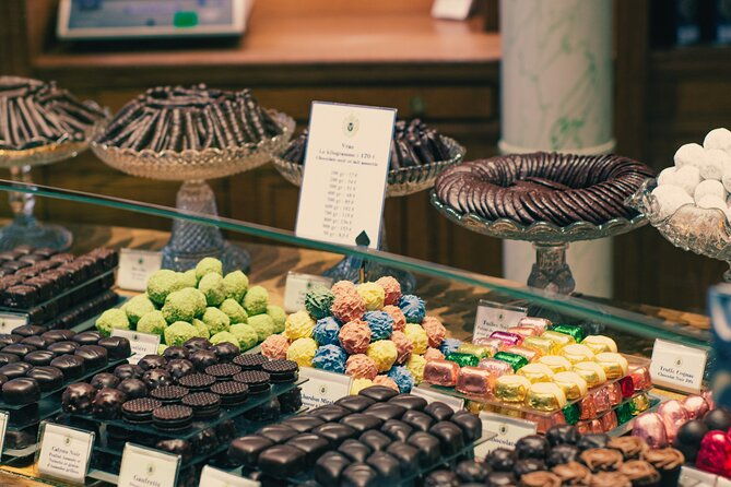 a-morning-in-paris-food-tour-croissants-baguettes-chocolate