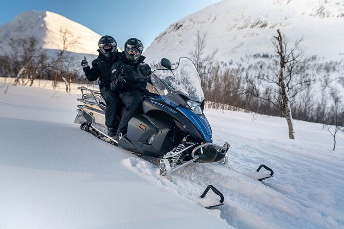 adventure-snowmobile-safari
