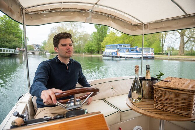 afternoon-tea-sightseeing-river-cruise-in-oxford