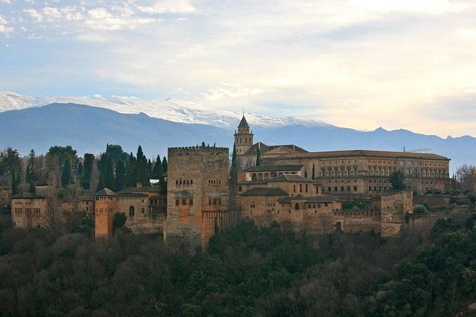 alhambra-soul-join-a-groupwith-a-specialist-guide-skiptheline