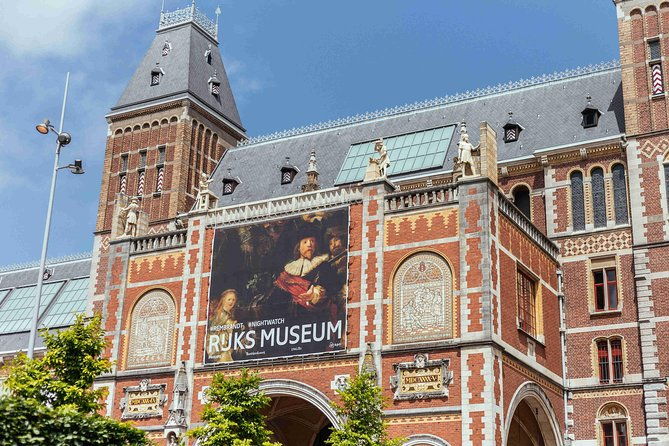 amsterdam-private-bike-tour-with-locals-bike-local-snack-included