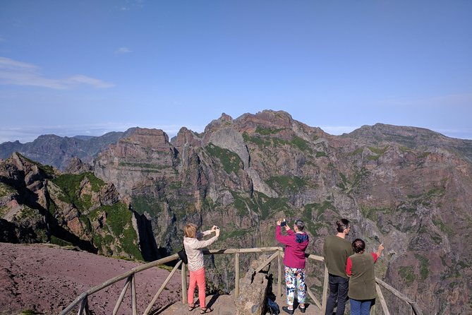 arieiro-peak-santo-da-serra-and-cristo-rei-4x4-experience