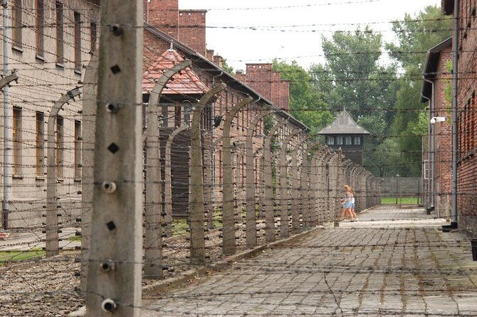 auschwitz-birkenau-live-guide-tour-entrance-ticket
