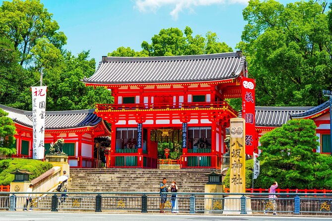 authentic-kyoto-gion-tour-with-traditional-cuisine-and-maiko-show