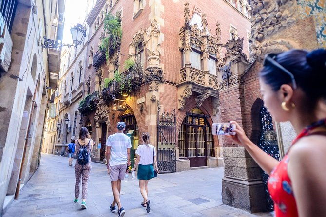 barcelona-e-bike-small-group-tour-with-tapas-wine-tasting