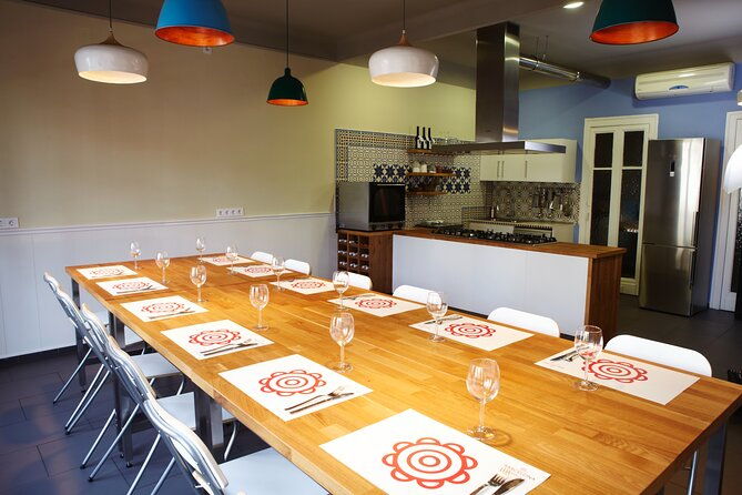 barcelona-paella-cooking-class-overviewing-las-ramblas
