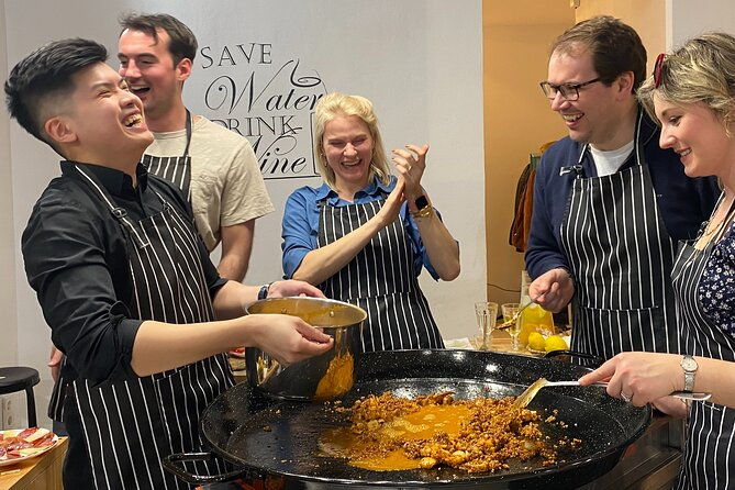 barcelona-seafood-paella-class-sangria-with-a-top-chef