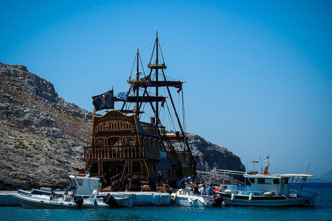 barco-de-pirata-cruise-at-3-islands-in-greece