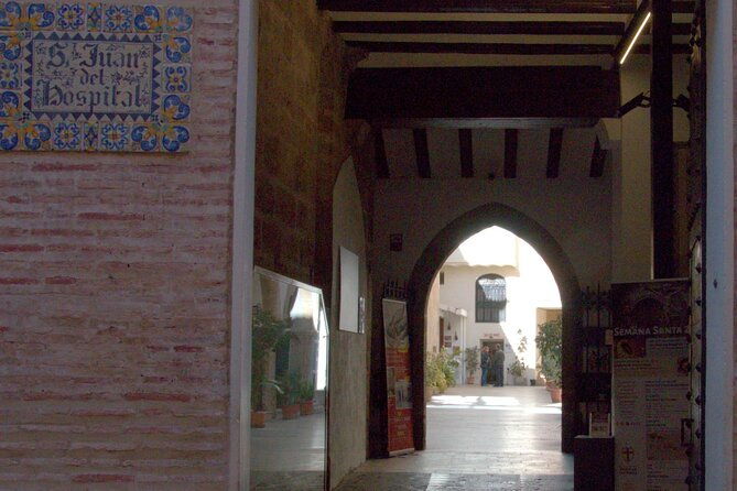 between-two-gates-a-self-guided-audio-tour-in-valencia