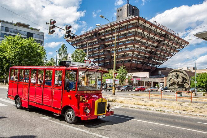big-castle-tour-in-bratislava-by-presporacik-sightseeing-vehicle