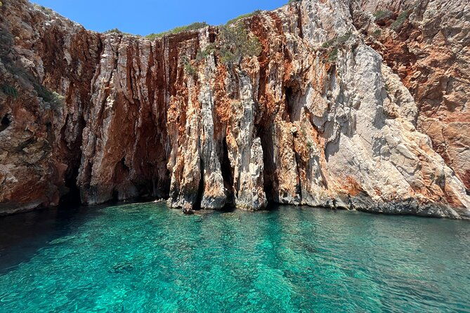 boat-tour-at-delfina-hvar