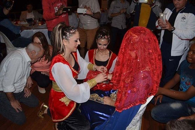 bosphorus-night-cruise-with-dinner-shows-and-party