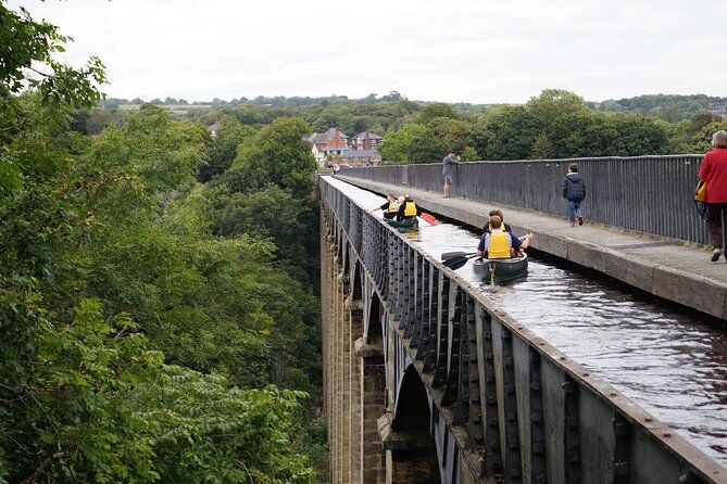 canoe-trip-over-the-pontcysyllte-aqueduct