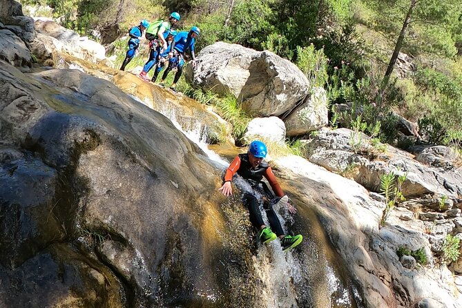 canyoning-adventure-rio-verde-in-granada