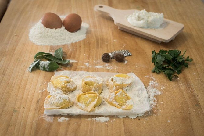 cesarine-market-tour-cooking-class-at-locals-home-in-bologna