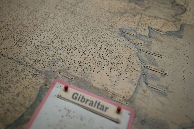 churchill-war-rooms-behind-the-glass-and-private-car-tour