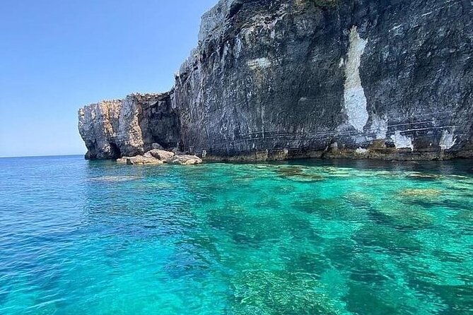 comino-private-boat-with-snorkeling-and-cave-sightseeing
