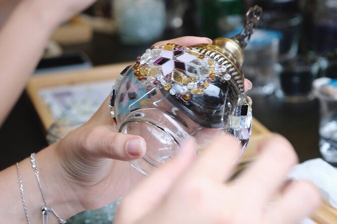craft-and-shine-create-a-mosaic-lamp-in-istanbul-grand-bazaar