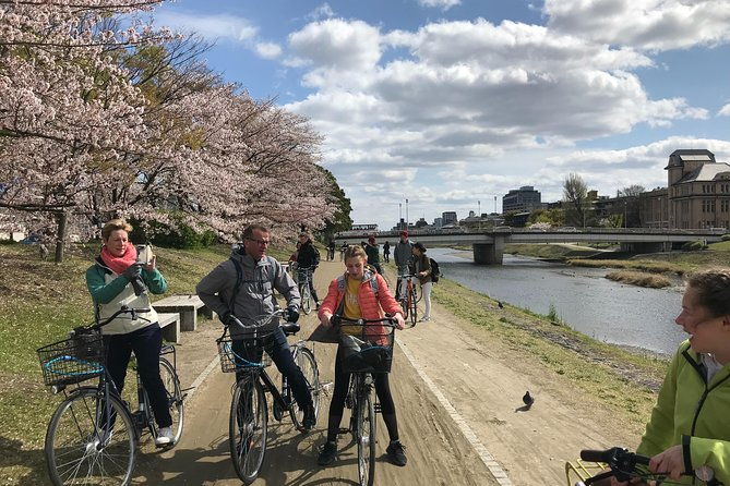 cycle-kyotos-hidden-gems-gion-stroll-2
