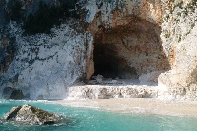 daily-sailing-trip-in-the-orosei-coves-with-lunch