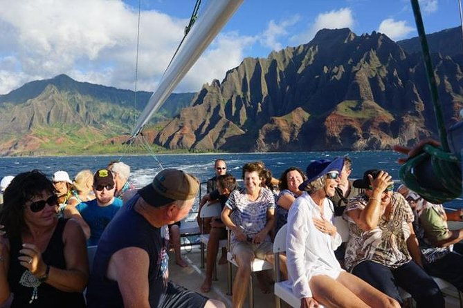 deluxe-na-pali-sunset-tour-on-the-lucky-lady