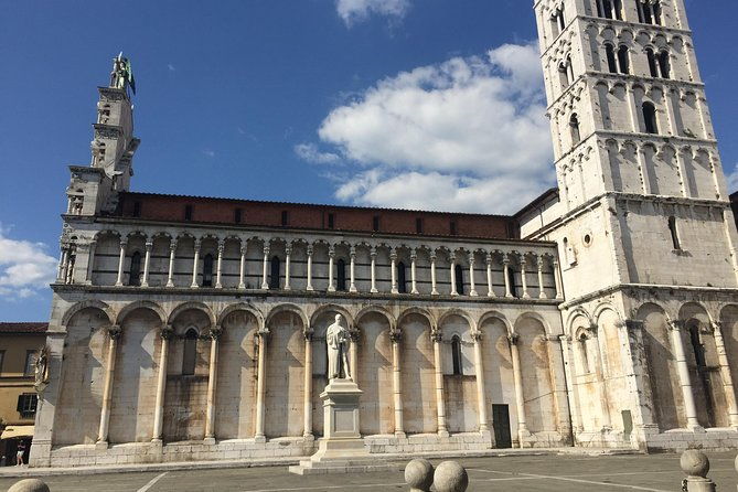 discover-luccas-secrets-on-a-guided-walking-tour