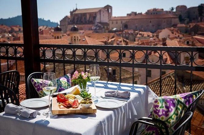 dubrovnik-old-town-food-tour-small-group-experience