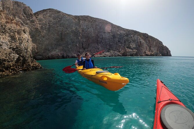 enchanting-semi-private-kayaking-tours-in-milos