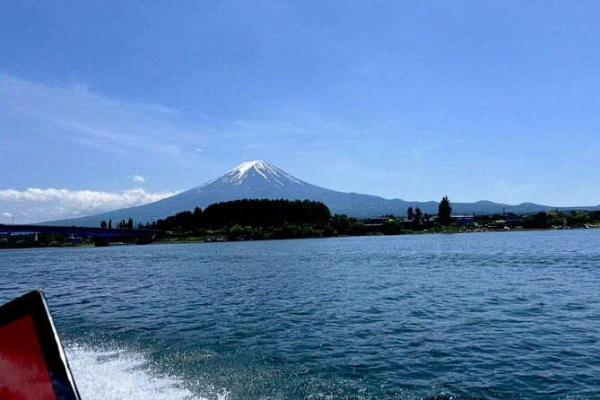 english-guided-mt-fuji-and-lake-kawaguchi-group-tour