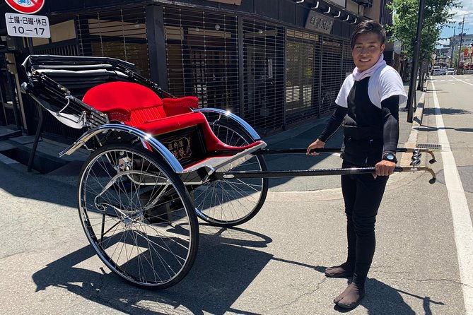 explore-takayama-by-rickshaw-hotel-pickup-included