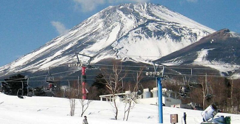 from-tokyo-fuji-mountain-skiing-and-hot-spring-day-trip