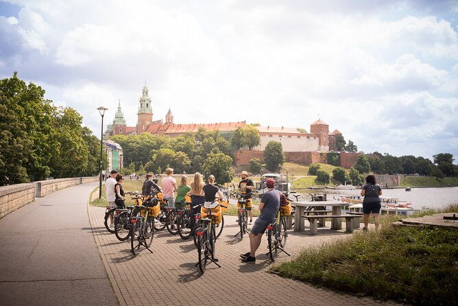 full-bike-tour-the-old-town-jewish-qtr-the-ghetto-new-bikes